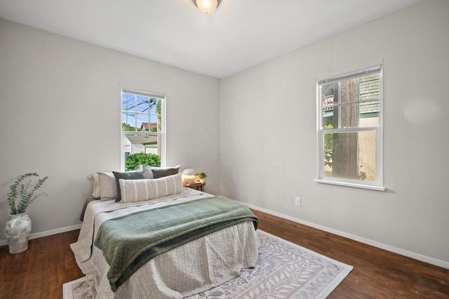 1814 E Kenwood BOULEVARD, Milwaukee, WI 53211