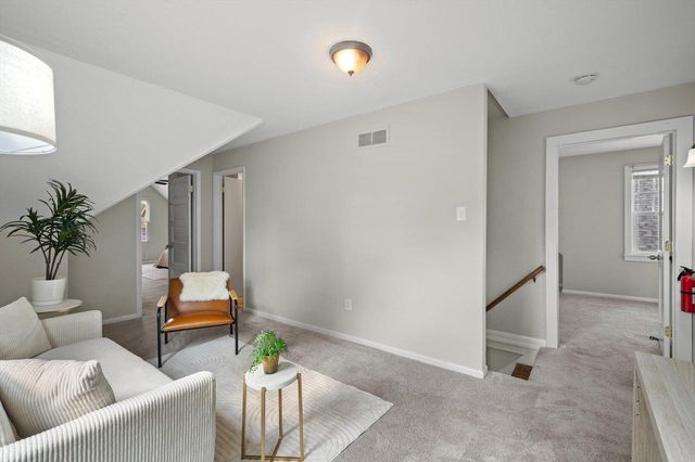 1814 E Kenwood BOULEVARD, Milwaukee, WI 53211