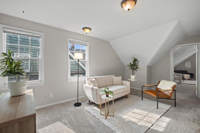 1814 E Kenwood BOULEVARD, Milwaukee, WI 53211