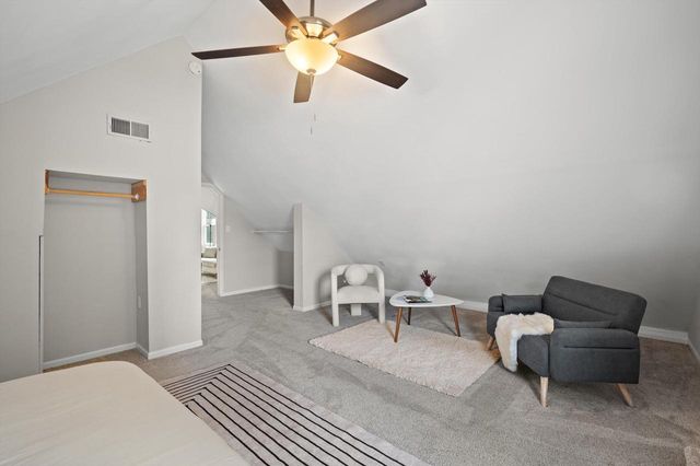 1814 E Kenwood BOULEVARD, Milwaukee, WI 53211