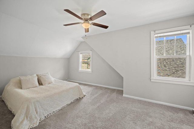 1814 E Kenwood BOULEVARD, Milwaukee, WI 53211