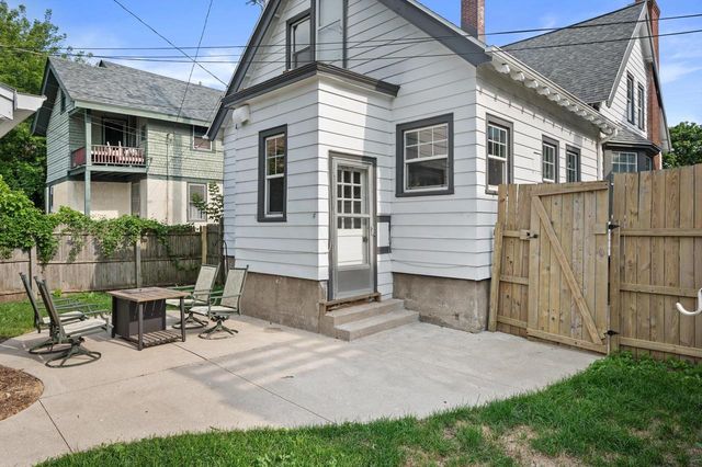 1814 E Kenwood BOULEVARD, Milwaukee, WI 53211