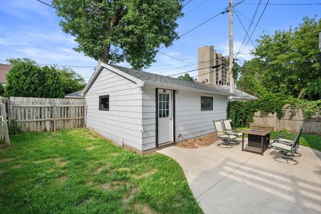 1814 E Kenwood BOULEVARD, Milwaukee, WI 53211