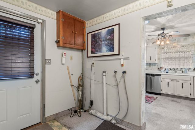 2121 E ASH Street, Springfield, IL 62703