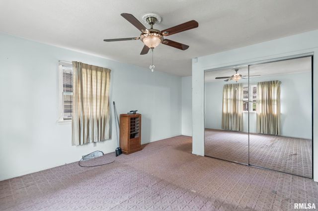 2121 E ASH Street, Springfield, IL 62703