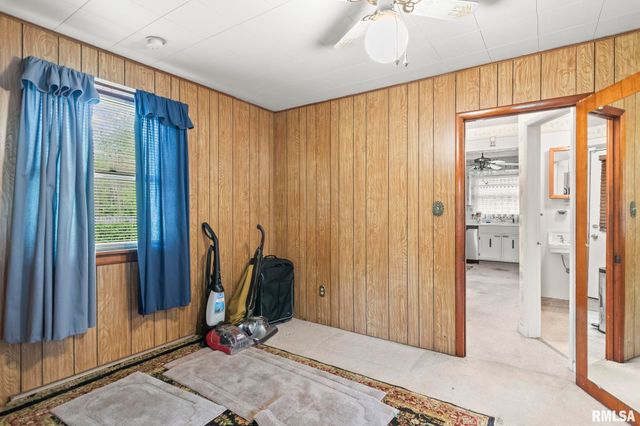 2121 E ASH Street, Springfield, IL 62703