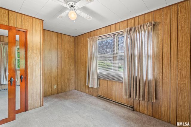 2121 E ASH Street, Springfield, IL 62703