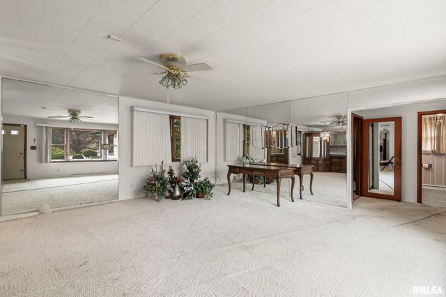 2121 E ASH Street, Springfield, IL 62703