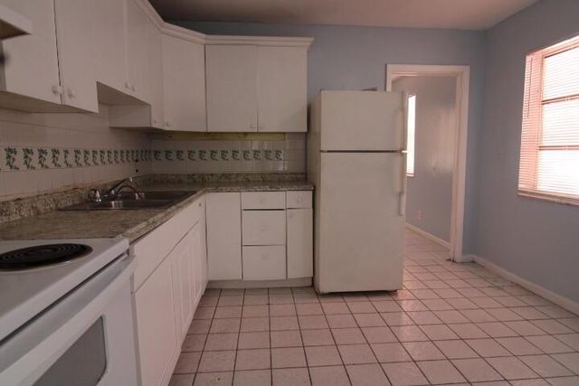 578 W 2nd Street, Riviera Beach, FL 33404