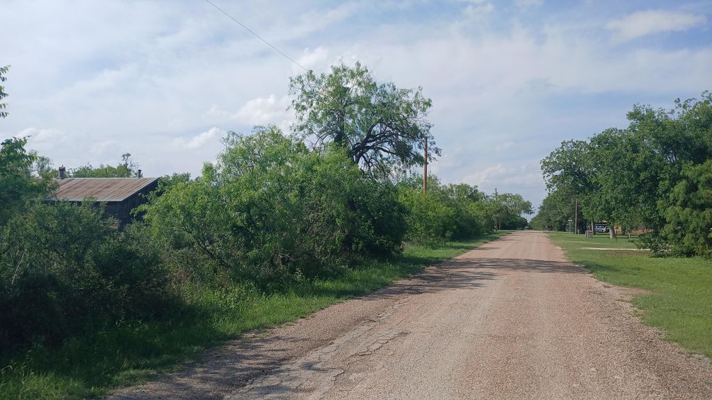 Image 6 of property listing at 604 Church Street, Miles, TX 76861