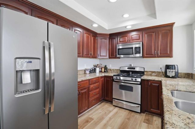 6862 Camino Berdecio, San Diego, CA 92111