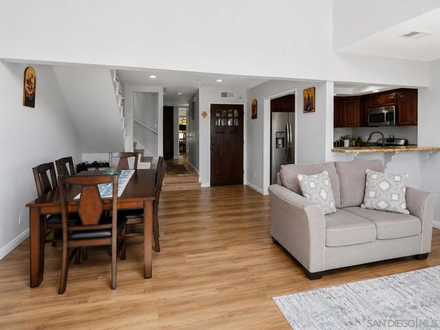 6862 Camino Berdecio, San Diego, CA 92111