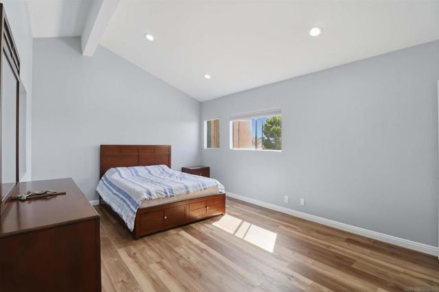 6862 Camino Berdecio, San Diego, CA 92111