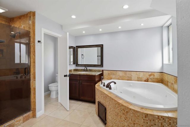6862 Camino Berdecio, San Diego, CA 92111