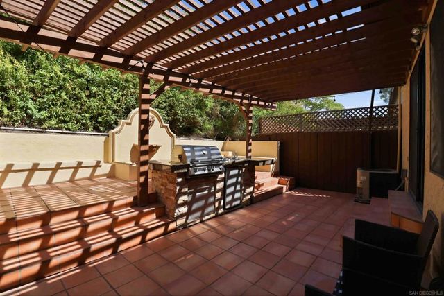 6862 Camino Berdecio, San Diego, CA 92111
