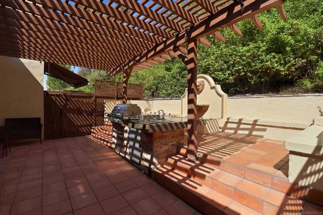 6862 Camino Berdecio, San Diego, CA 92111