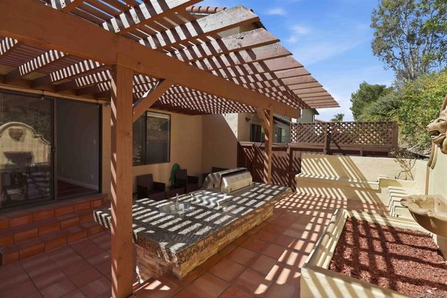 6862 Camino Berdecio, San Diego, CA 92111