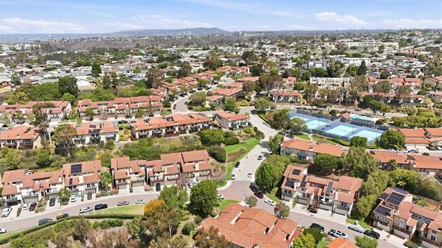 6862 Camino Berdecio, San Diego, CA 92111
