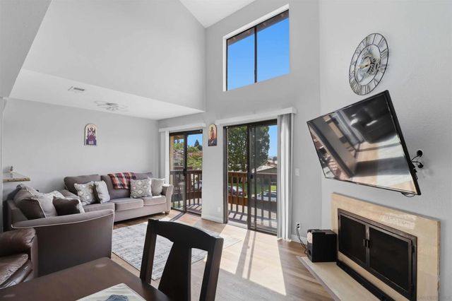 6862 Camino Berdecio, San Diego, CA 92111