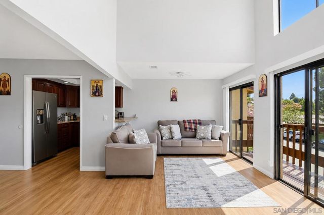 6862 Camino Berdecio, San Diego, CA 92111