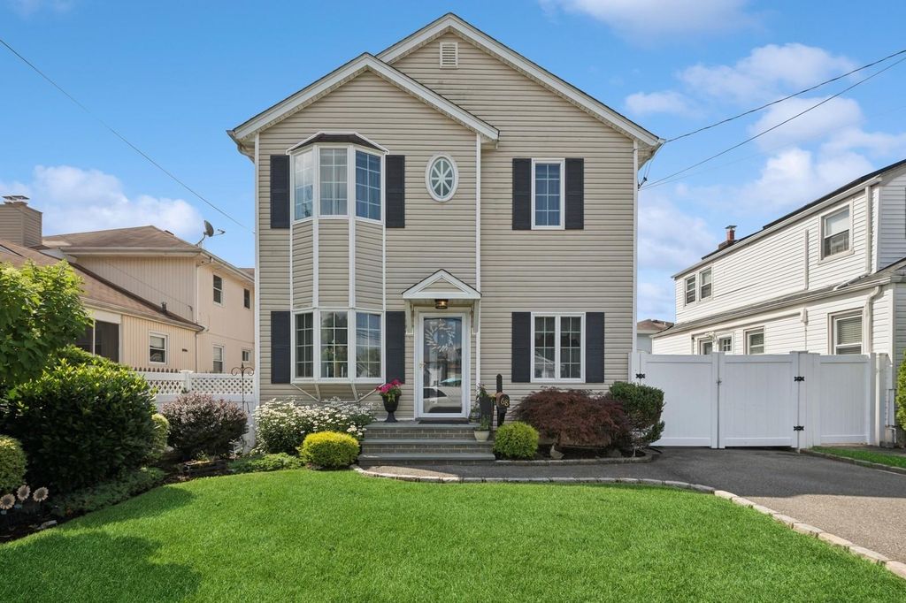 68 Morningside Drive, Westbury, NY 11590