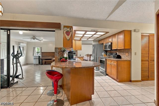 2225 SE 2nd ST, Cape Coral, FL 33990