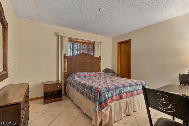 2225 SE 2nd ST, Cape Coral, FL 33990