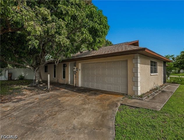 2225 SE 2nd ST, Cape Coral, FL 33990