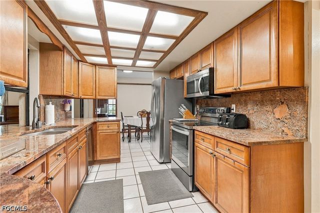 2225 SE 2nd ST, Cape Coral, FL 33990