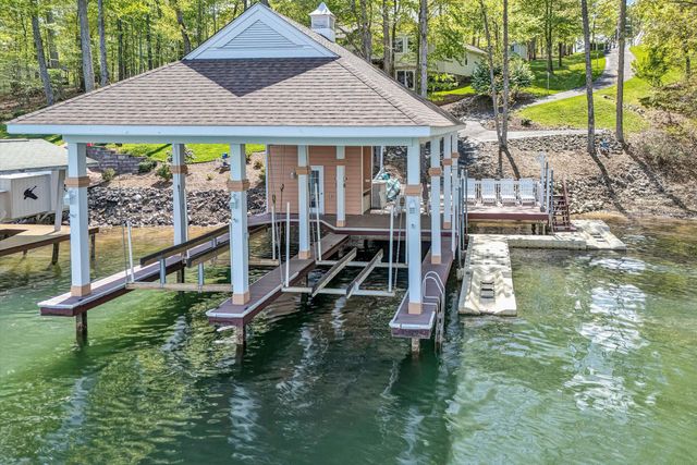 250 Deerwood DR, Huddleston, VA 24104