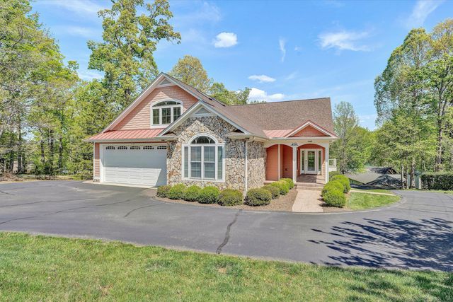 250 Deerwood DR, Huddleston, VA 24104