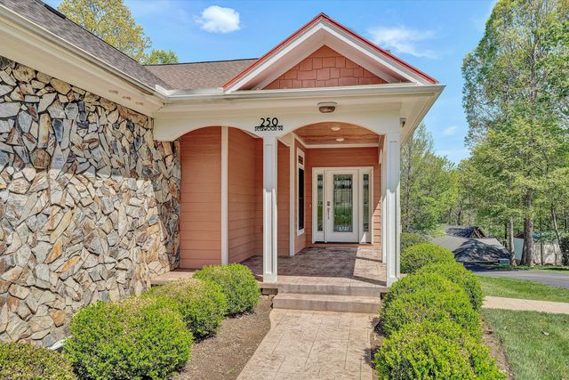 250 Deerwood DR, Huddleston, VA 24104