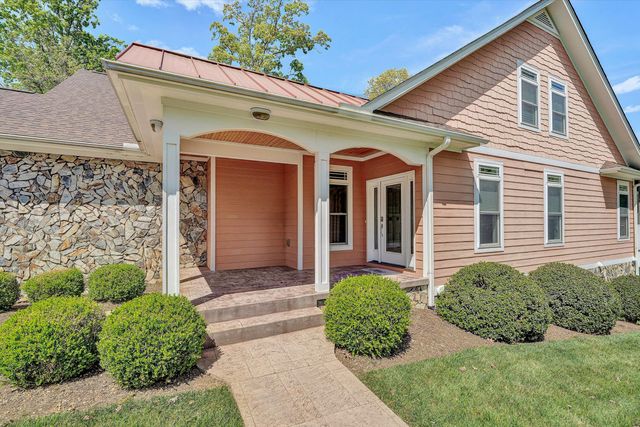 250 Deerwood DR, Huddleston, VA 24104