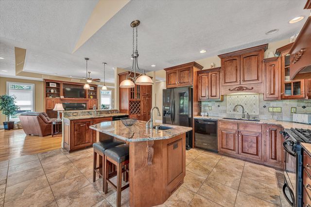 250 Deerwood DR, Huddleston, VA 24104