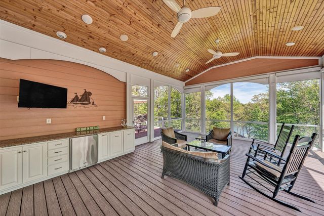 250 Deerwood DR, Huddleston, VA 24104