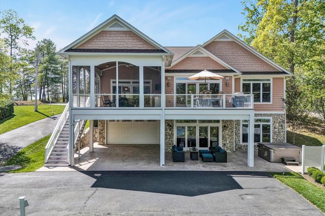 250 Deerwood DR, Huddleston, VA 24104