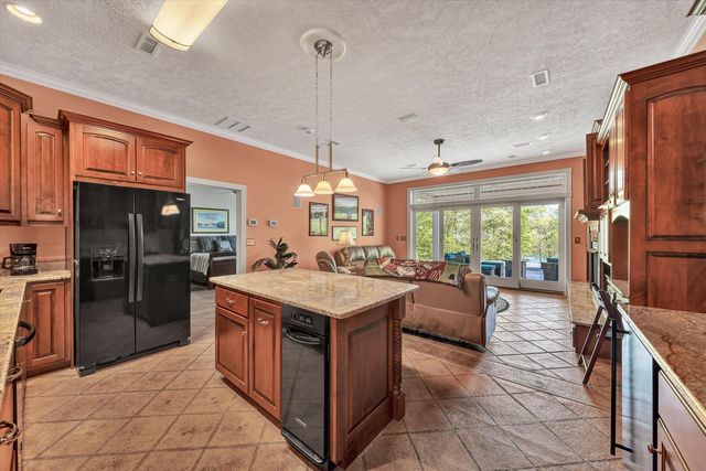 250 Deerwood DR, Huddleston, VA 24104