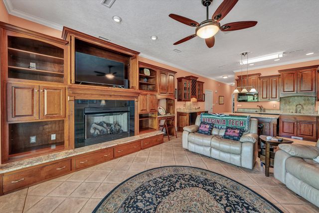 250 Deerwood DR, Huddleston, VA 24104