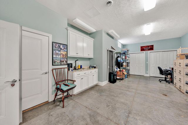 250 Deerwood DR, Huddleston, VA 24104