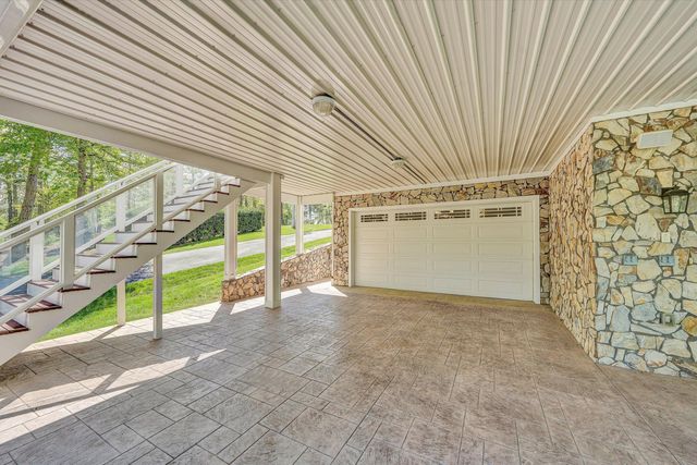 250 Deerwood DR, Huddleston, VA 24104