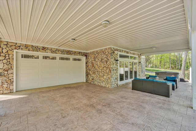 250 Deerwood DR, Huddleston, VA 24104