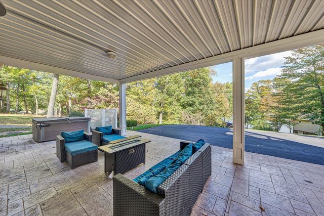 250 Deerwood DR, Huddleston, VA 24104