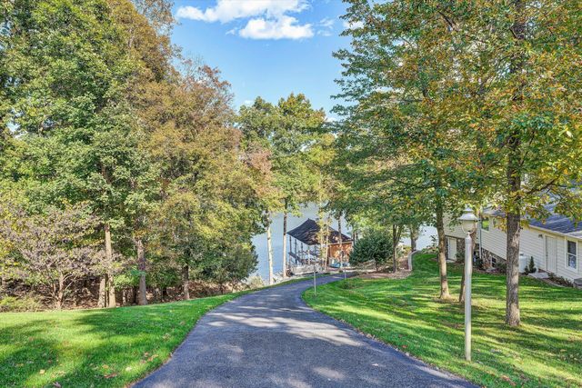 250 Deerwood DR, Huddleston, VA 24104