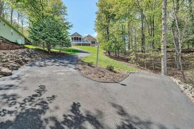 250 Deerwood DR, Huddleston, VA 24104