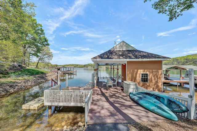 250 Deerwood DR, Huddleston, VA 24104