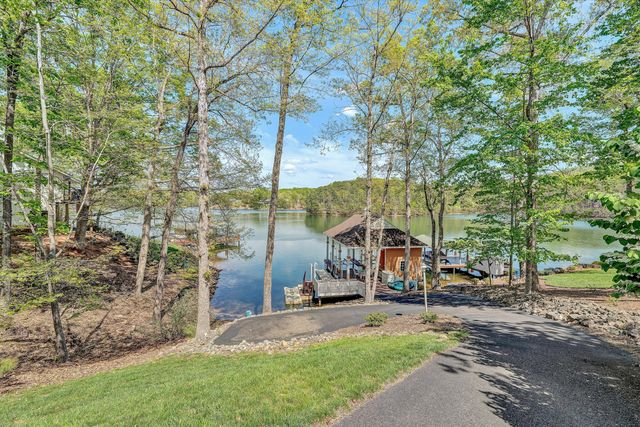 250 Deerwood DR, Huddleston, VA 24104