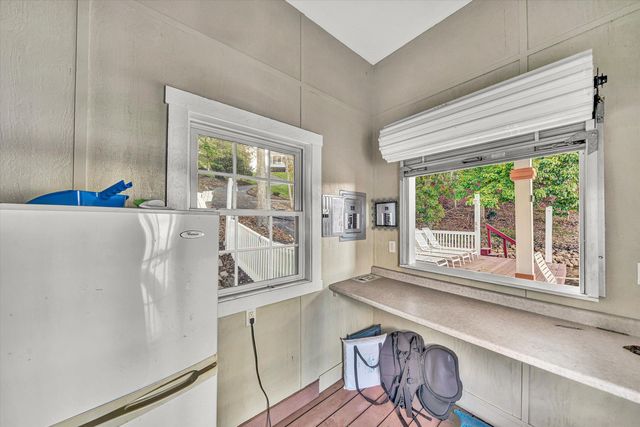 250 Deerwood DR, Huddleston, VA 24104