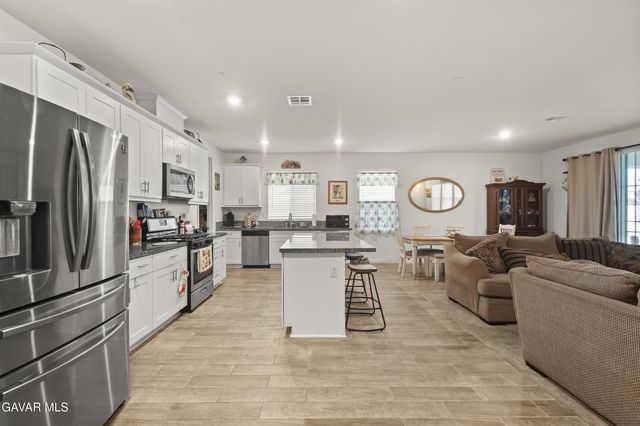 6320 Oldfield Street, Lancaster, CA 93536