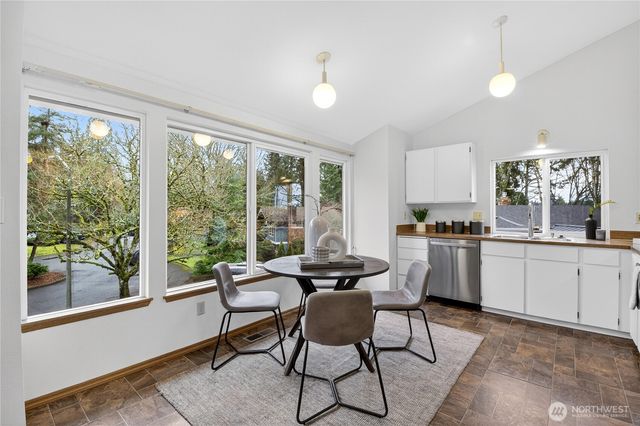 11723 NE 100th Place, Kirkland, WA 98033