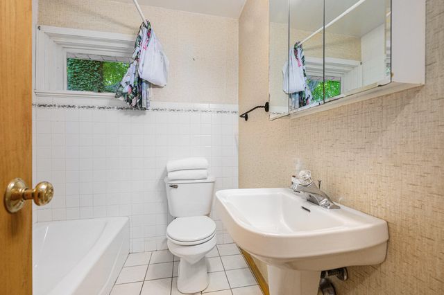 22975 Pine Lake Road, Pennfield Twp, MI 49014